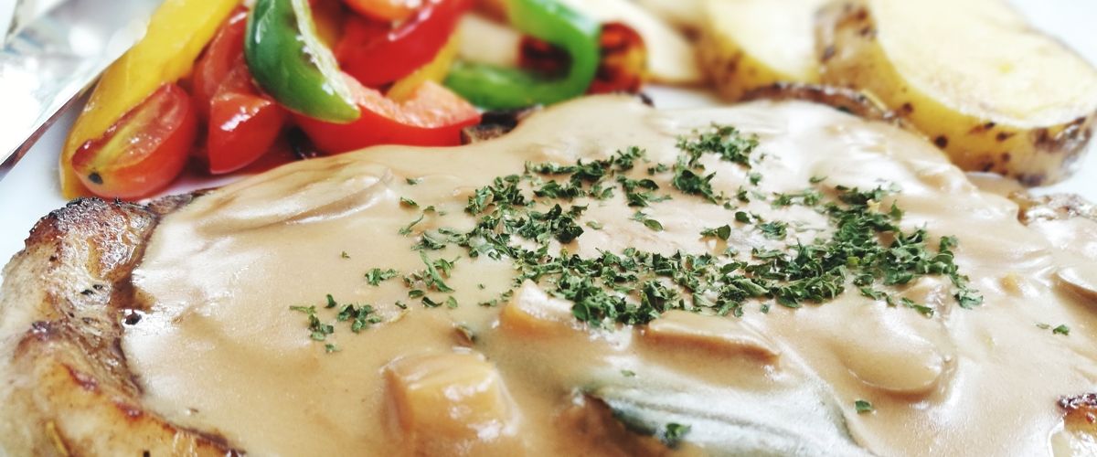 Steak se smetanovou omáčkou a kampotským pepřem