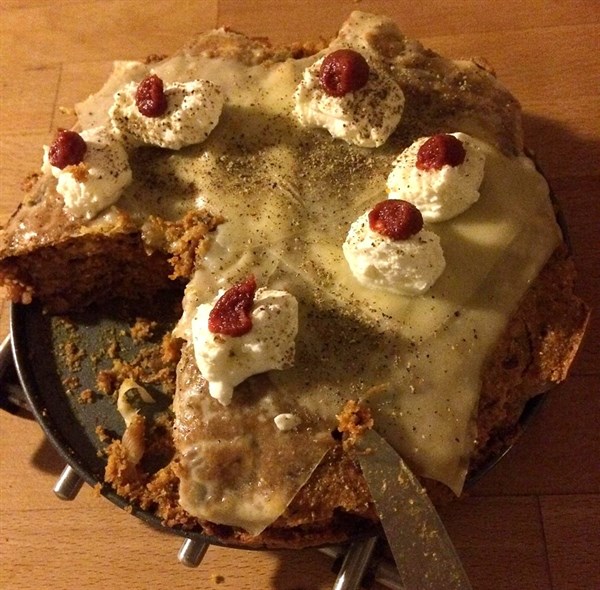 Slaný dort s kurkumou