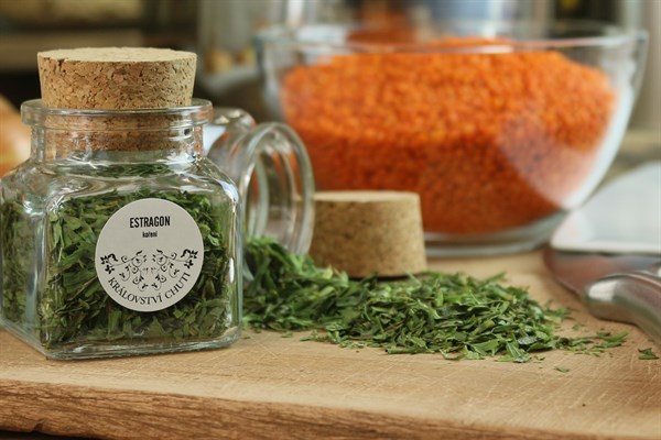 Kuřecí kousky s červenou čočkou a estragonem