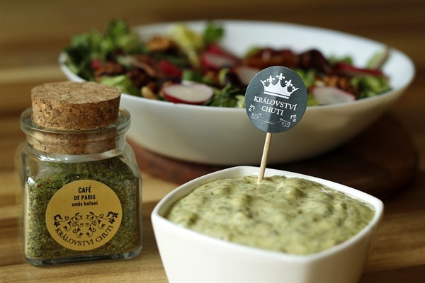 Domácí zálivky a dresinky na saláty