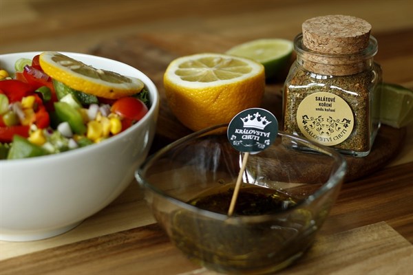 Citronová zálivka se salátovým kořením