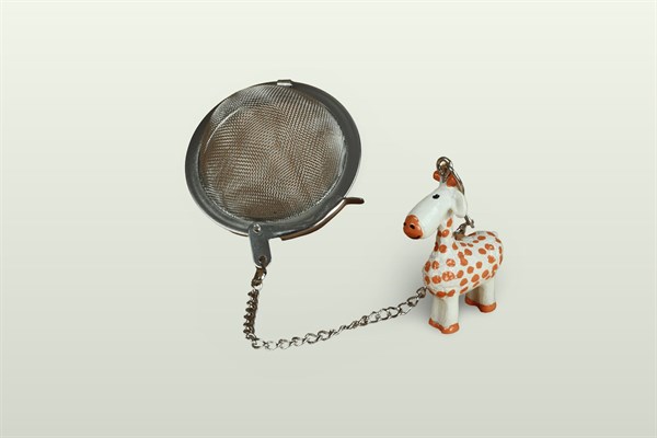  Sítko na čaj se žirafou